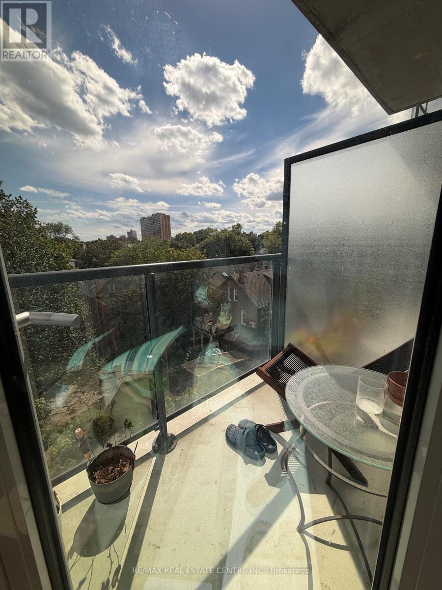 57 Brock Avenue — photo 33