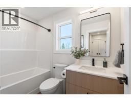 1 921 Dale St, Saanich, BC V8X2V9 Photo 32