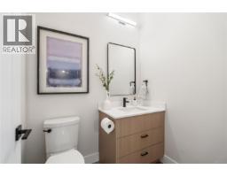 Bathroom - 1 921 Dale St, Saanich, BC V8X2V9 Photo 8