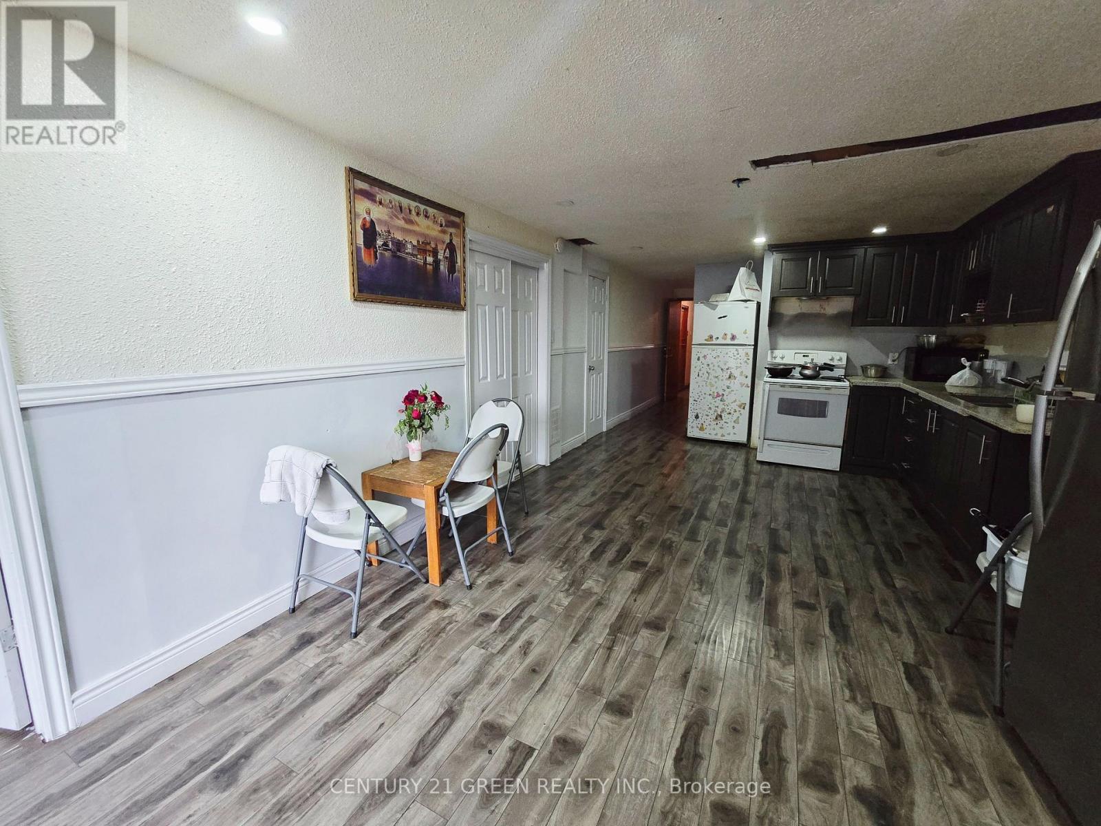 18 CURTIS DRIVE - 23