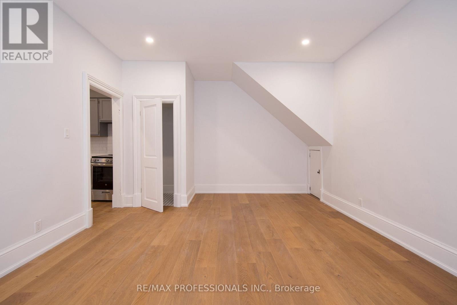 124 Close Avenue — photo 34