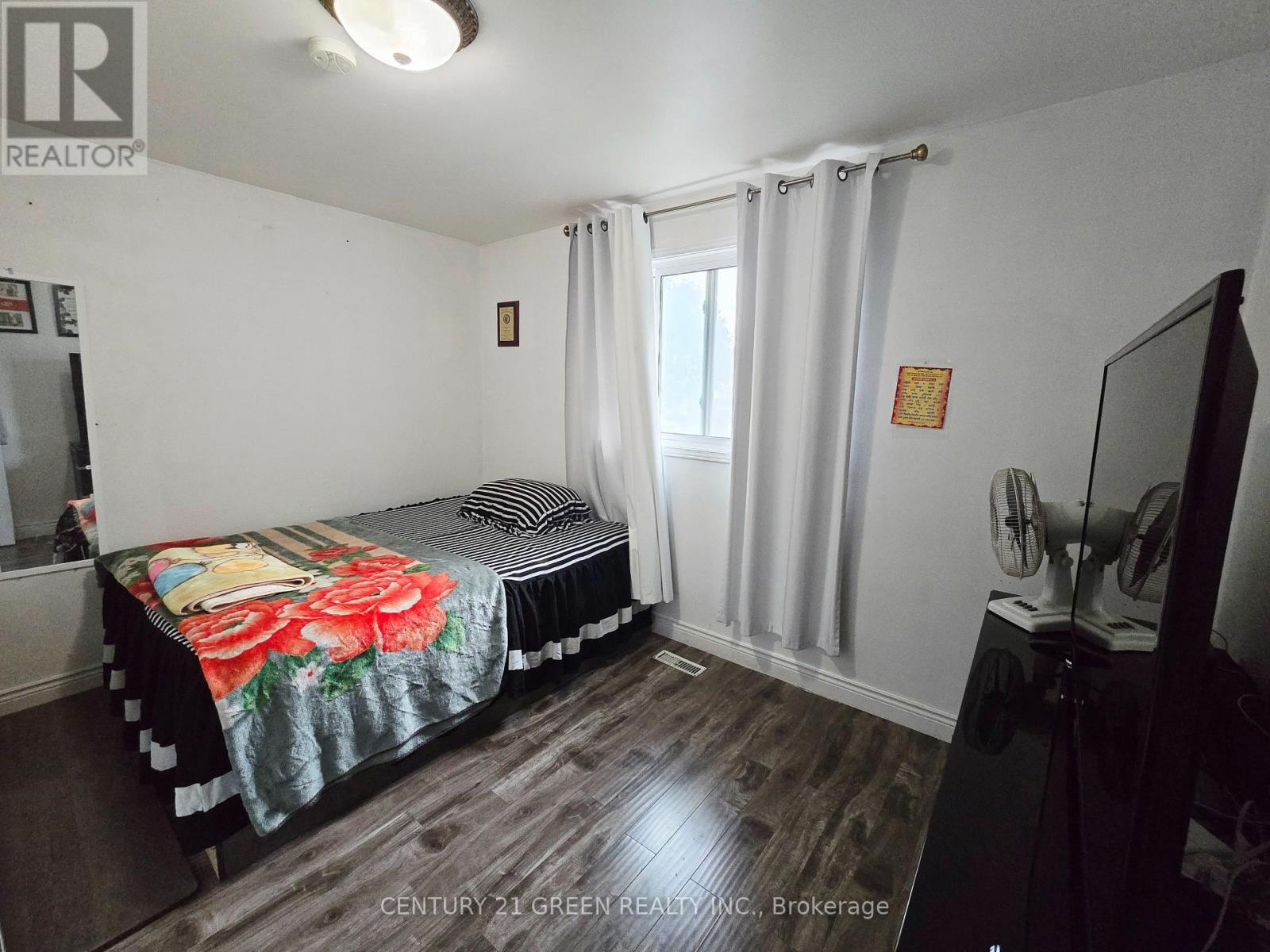 18 CURTIS DRIVE - 14
