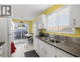 Primary Bedroom - 152 Elm Avenue, Kamloops, BC V2B1L2 Photo 11