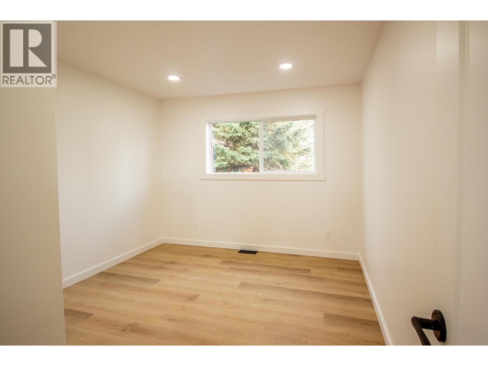 404 99 Avenue - 9