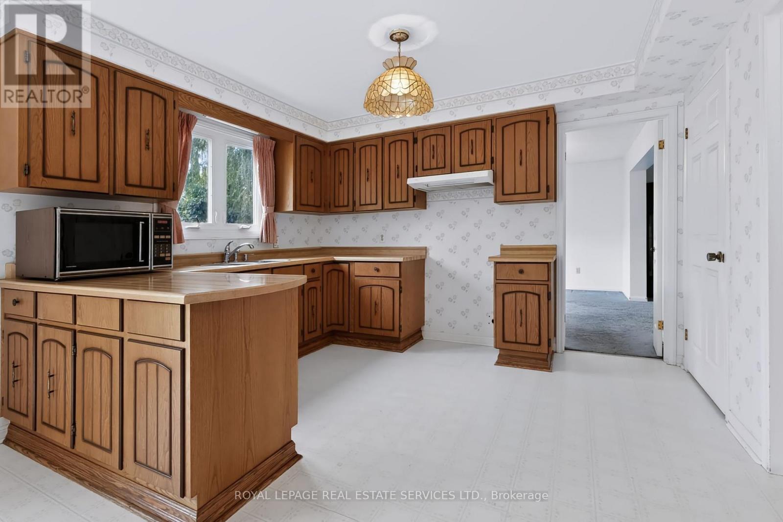 1326 PRINCE ALBERT COURT - 10