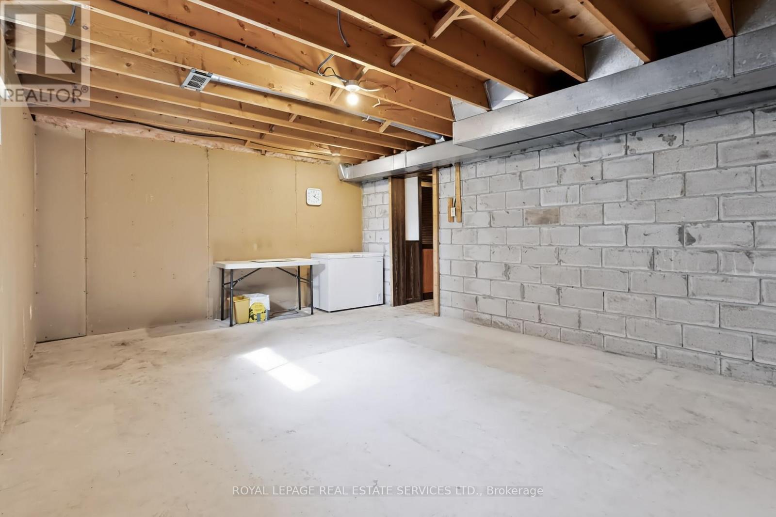 1326 PRINCE ALBERT COURT - 40