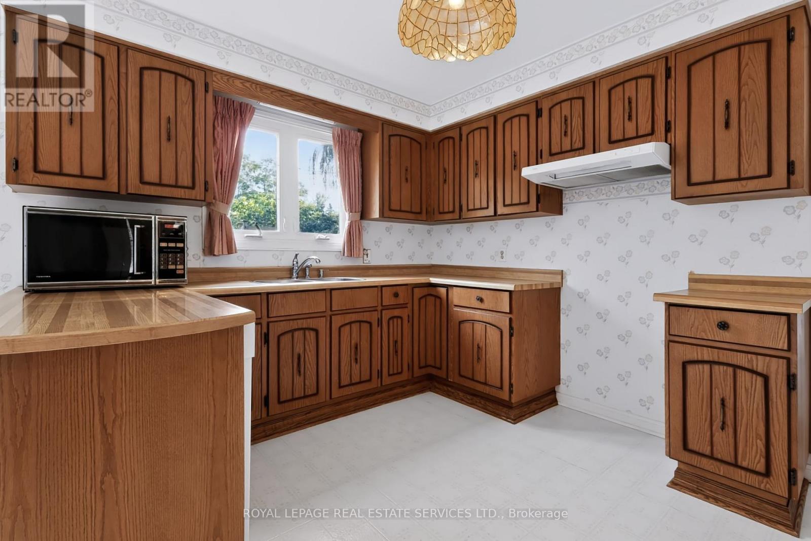1326 Prince Albert Court, Mississauga, ON photo 9