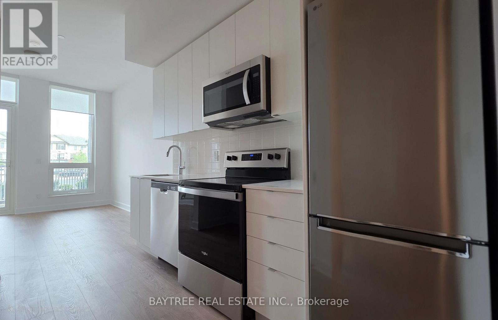 3240 William Coltson Avenue — photo 8
