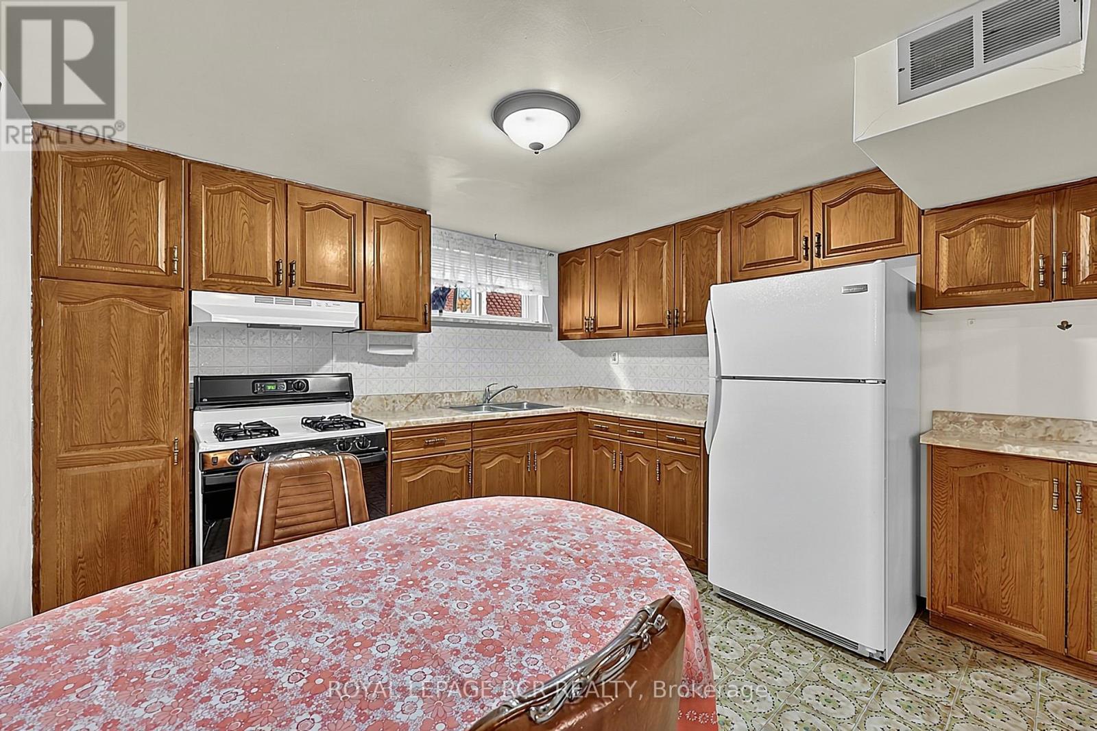 32 BARTEL DRIVE - 29