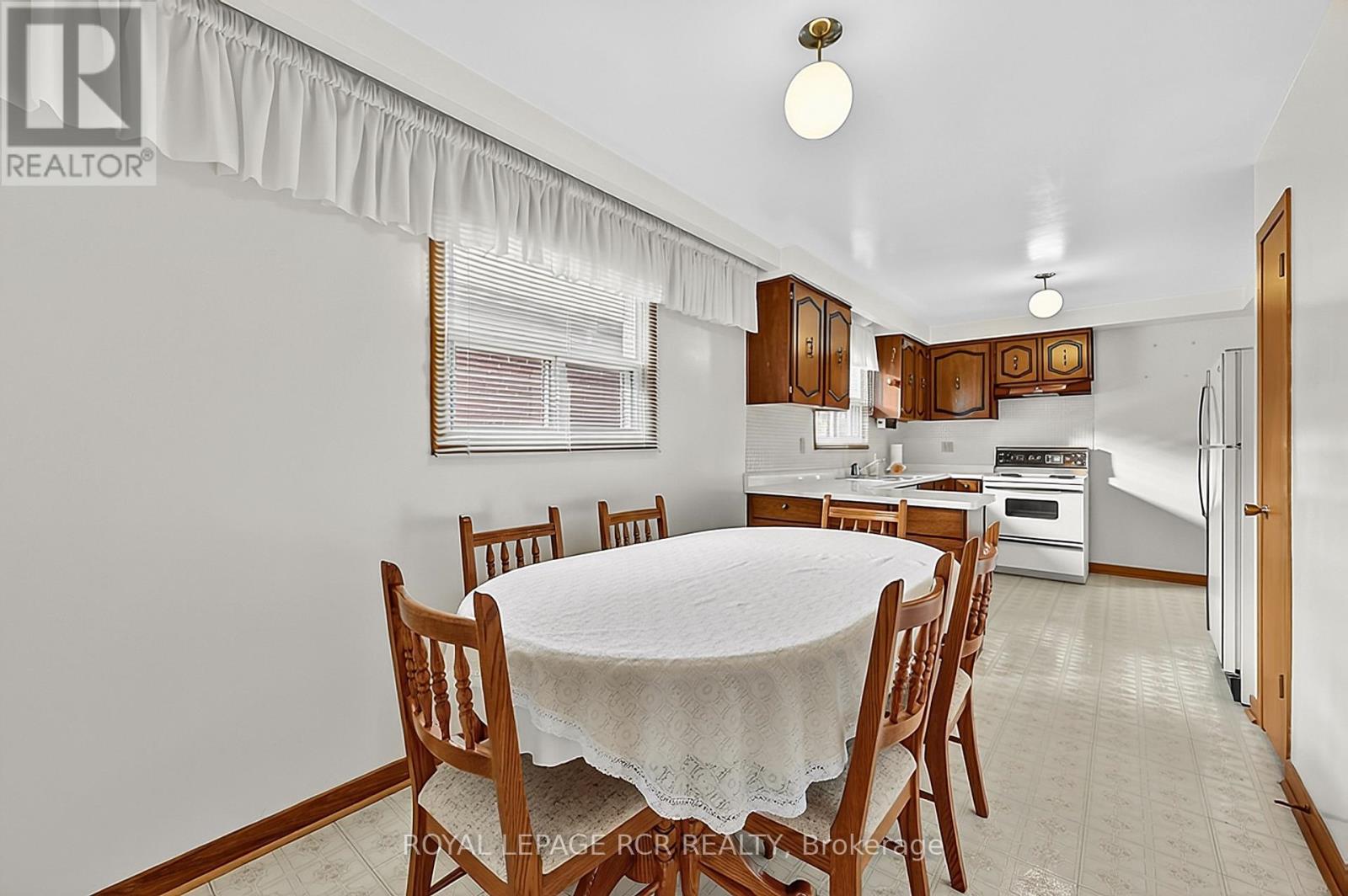 32 Bartel Drive, Toronto, ON photo 6