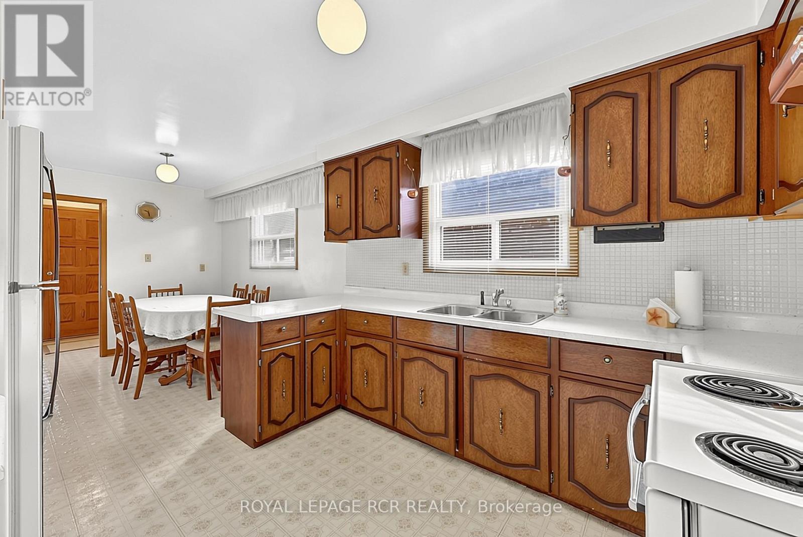 32 Bartel Drive, Toronto, ON photo 9