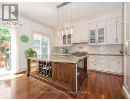 35 Yorkdale Crescent, Toronto, ON M9M1C2 Photo 14