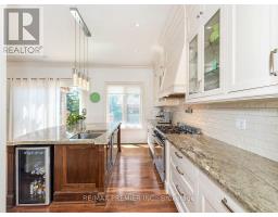 35 Yorkdale Crescent, Toronto, ON M9M1C2 Photo 12