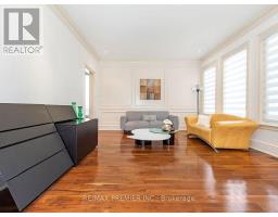 Family room - 35 Yorkdale Crescent, Toronto, ON M9M1C2 Photo 6