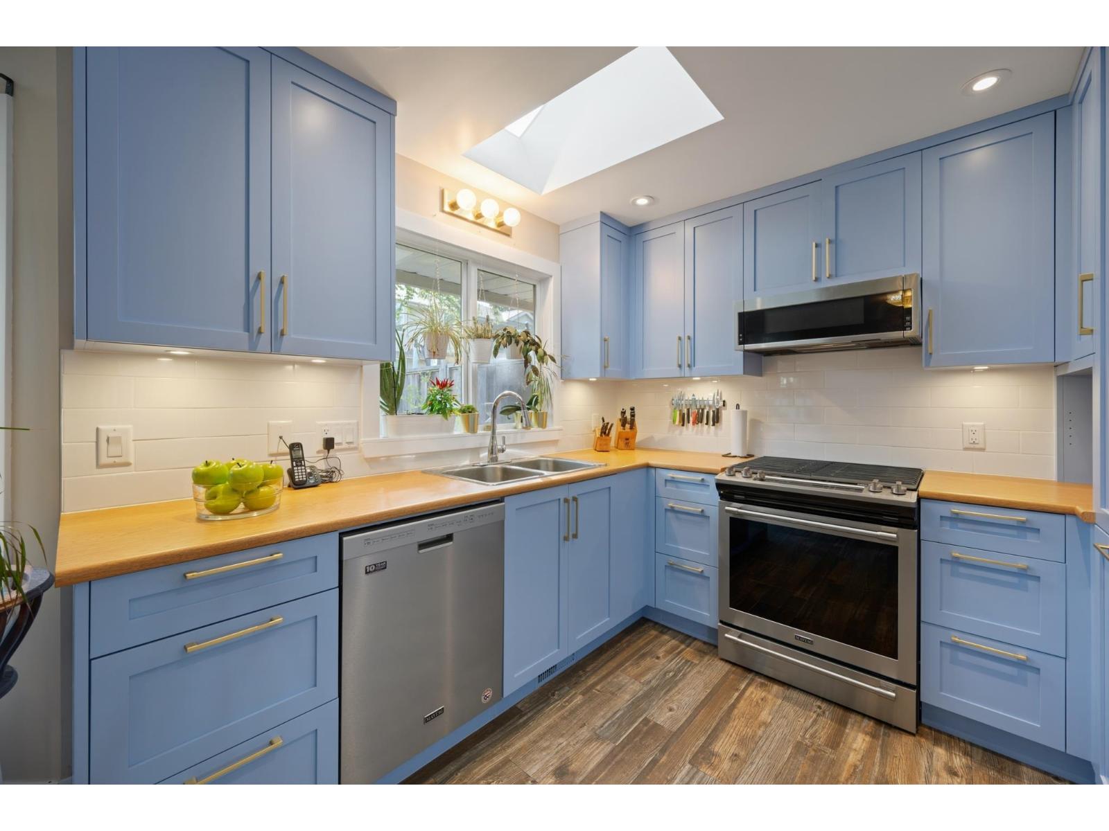 Photo of 21 9045 WALNUT GROVE DRIVE 17