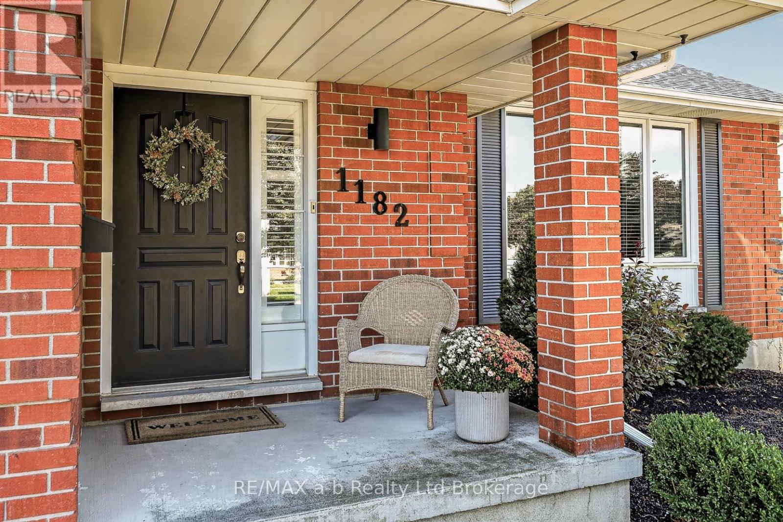 1182 Sprucedale Road — photo 2
