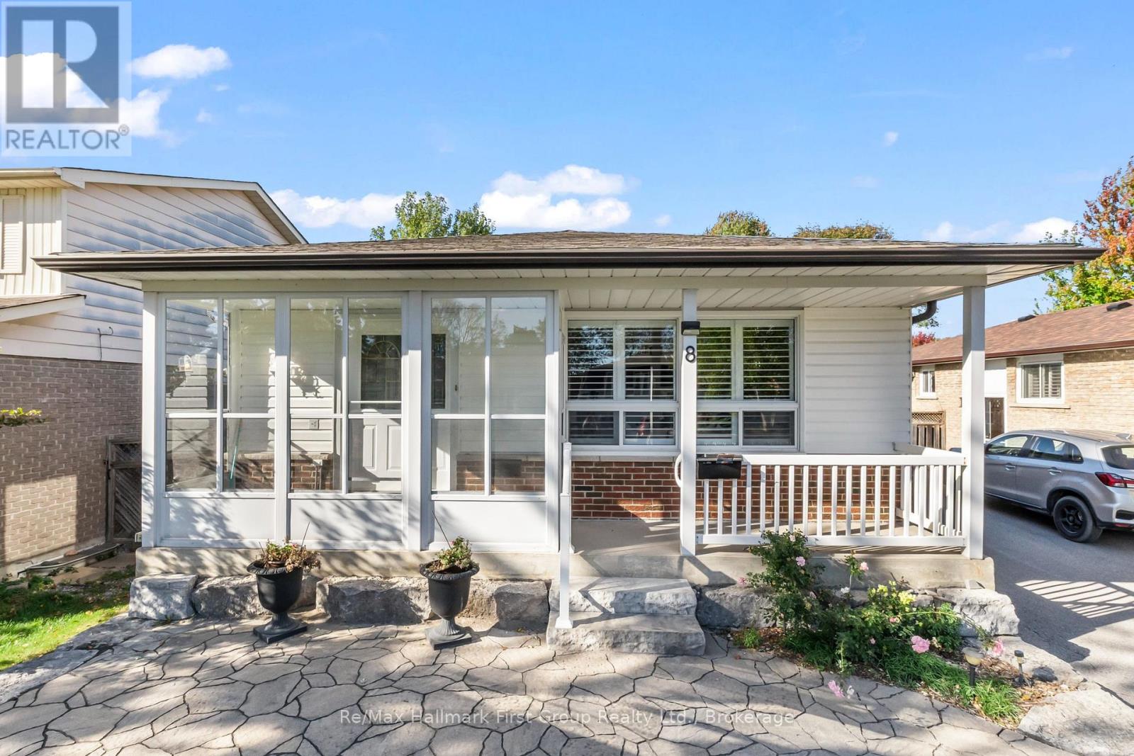 8 Calais Street, Whitby, ON photo 3
