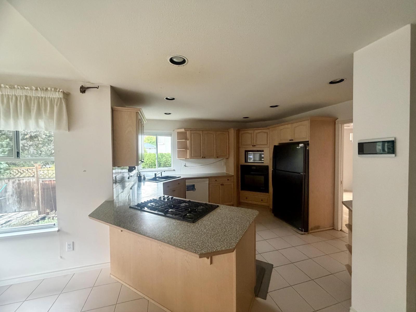 3 Bed, 2 Bath House for Rent in Surrey – 8537 166 STREET, Surrey – MLS# R3175825 - Image 15
