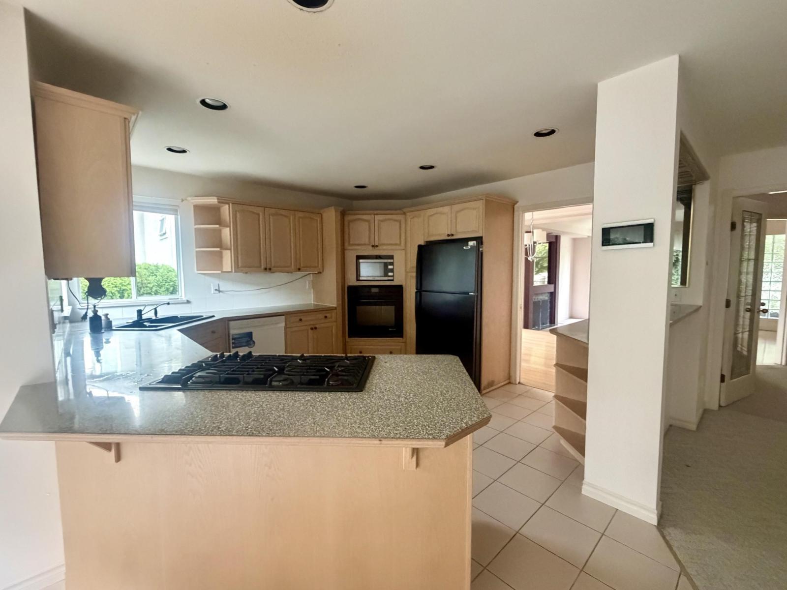 3 Bed, 2 Bath House for Rent in Surrey – 8537 166 STREET, Surrey – MLS# R3175825 - Image 8
