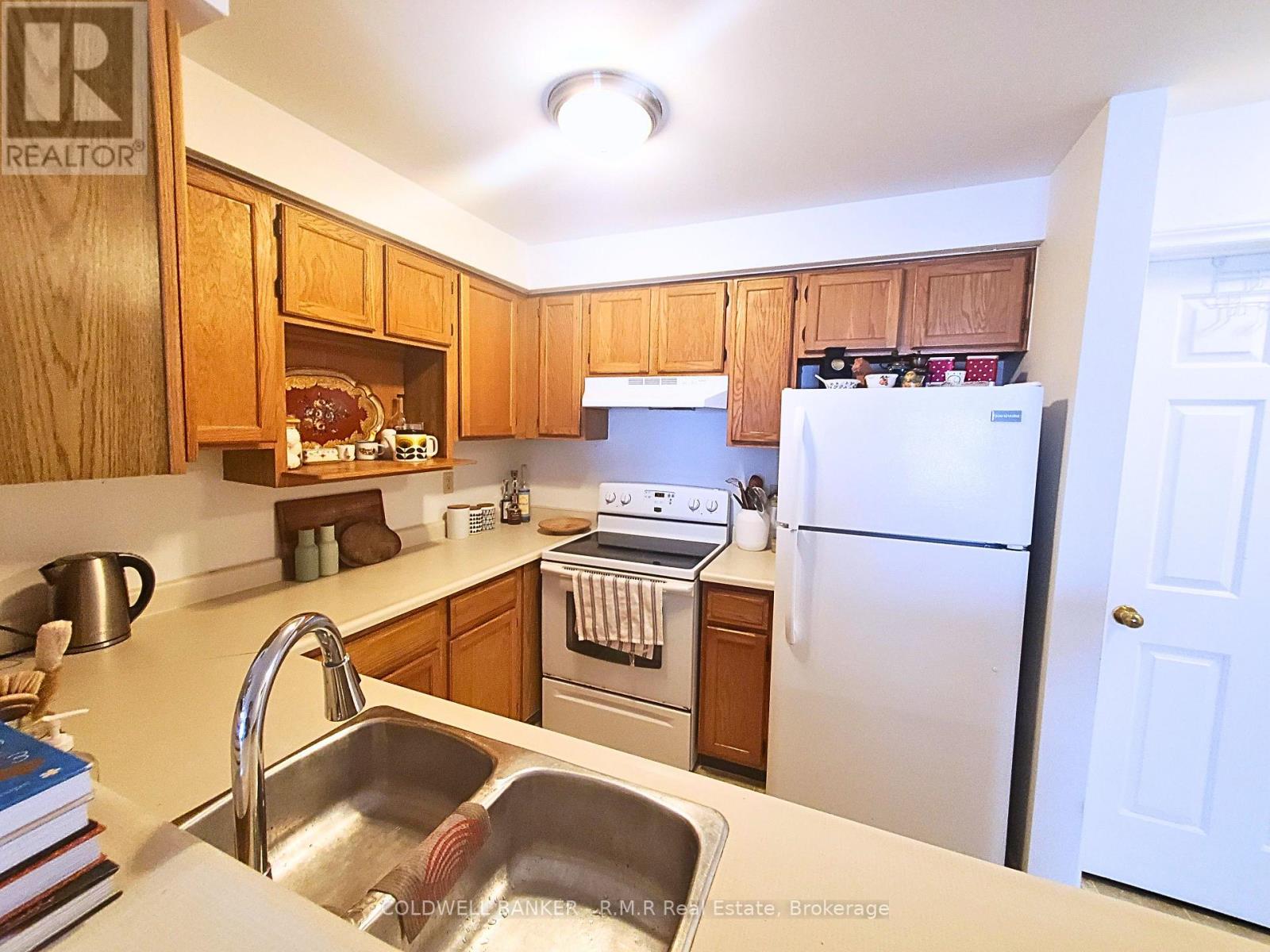 182 D'Arcy Street — photo 3
