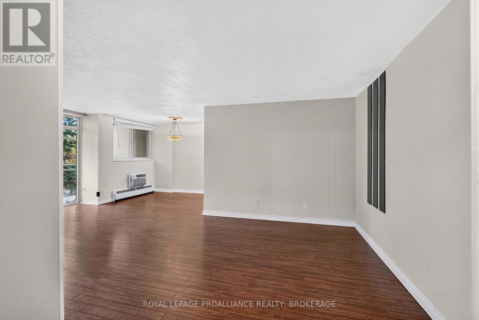 1 Mowat Avenue — photo 12