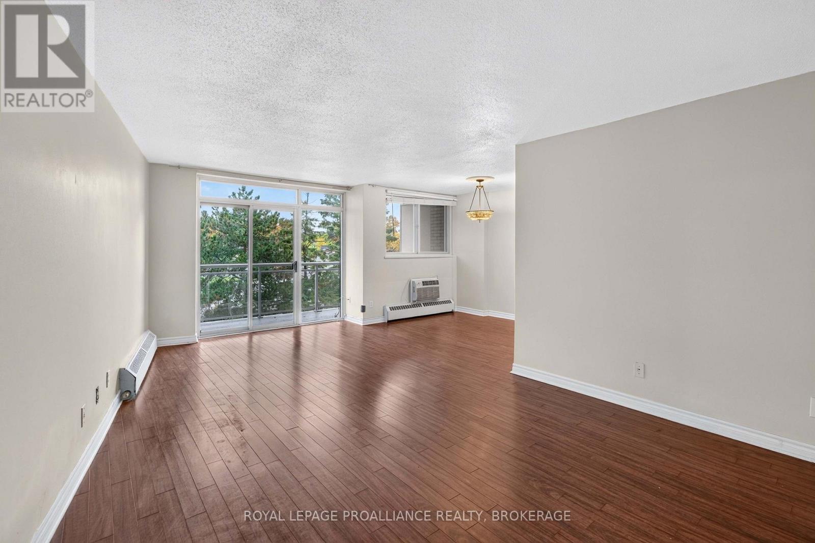 1 Mowat Avenue — photo 13