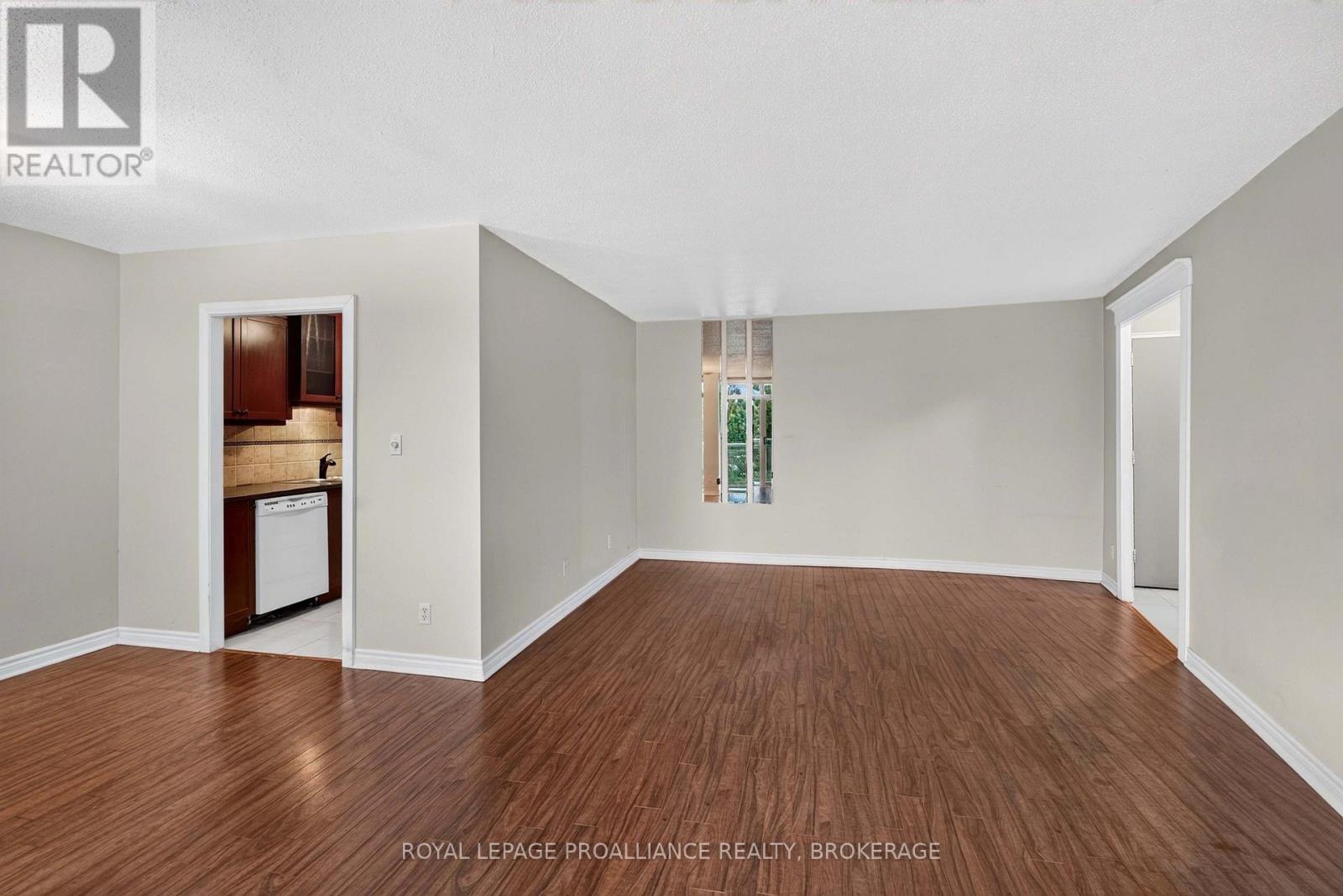 1 Mowat Avenue — photo 15