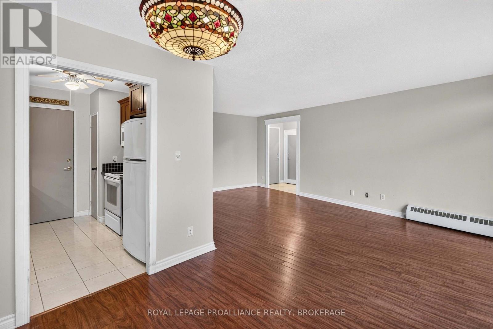 1 Mowat Avenue — photo 16