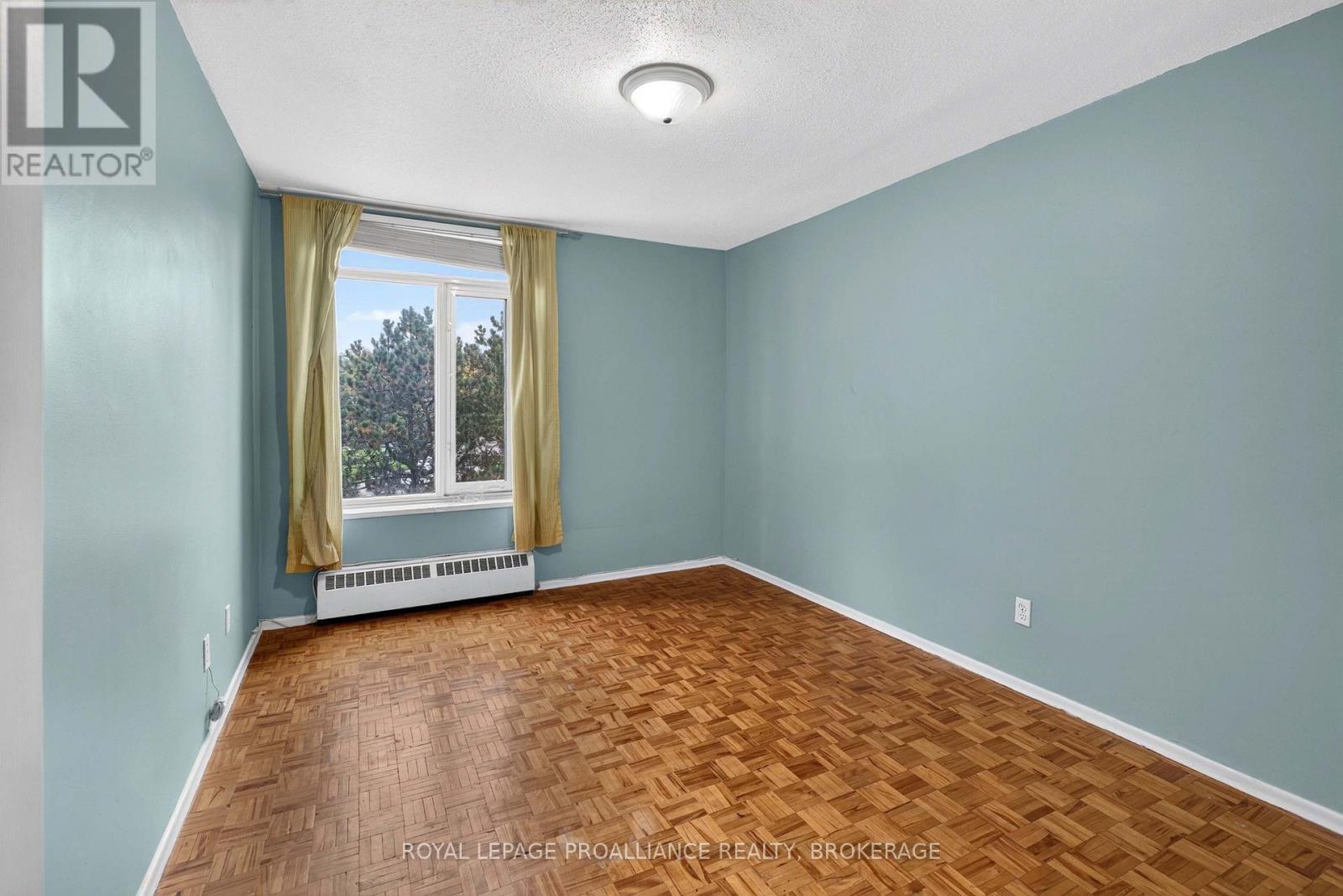 1 Mowat Avenue — photo 22