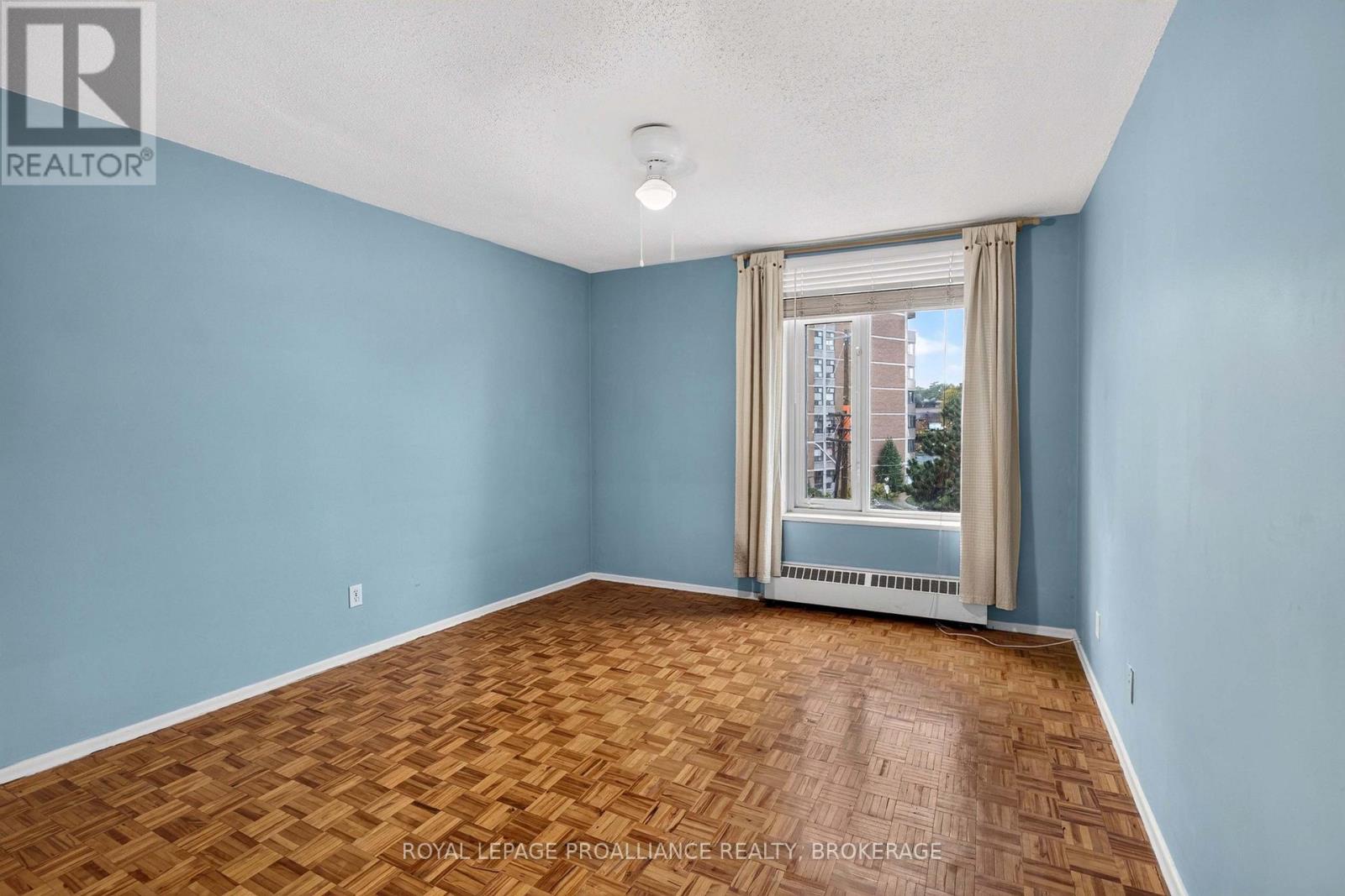 1 Mowat Avenue — photo 24
