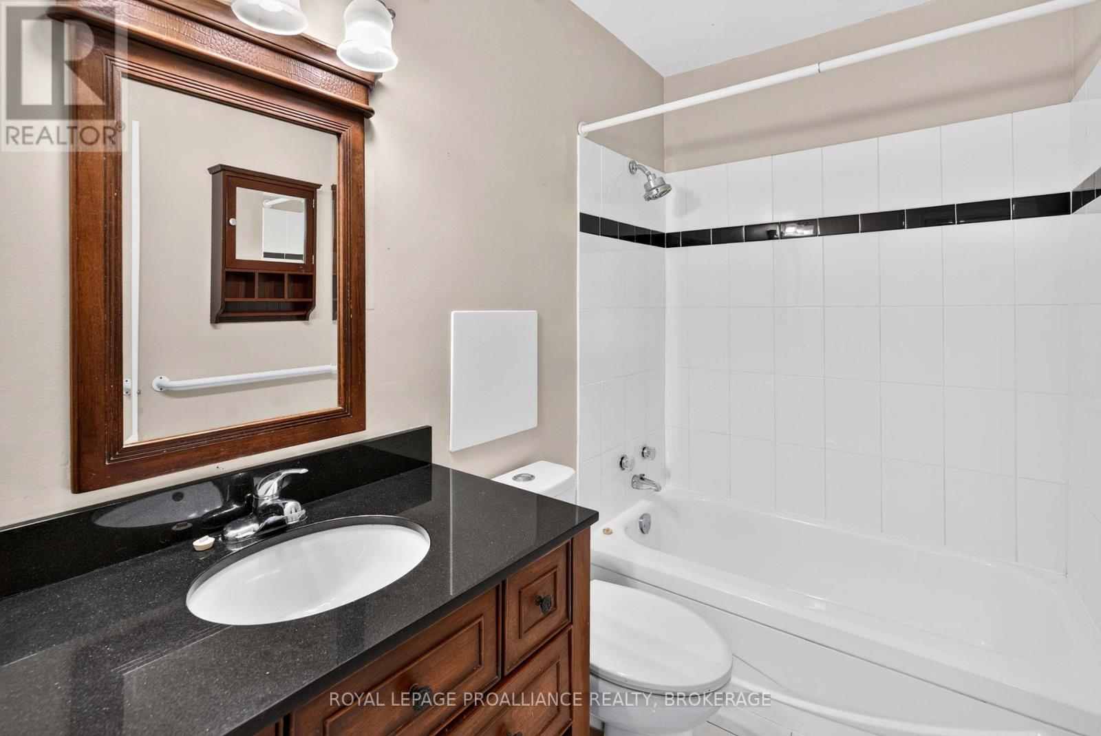 1 Mowat Avenue — photo 26