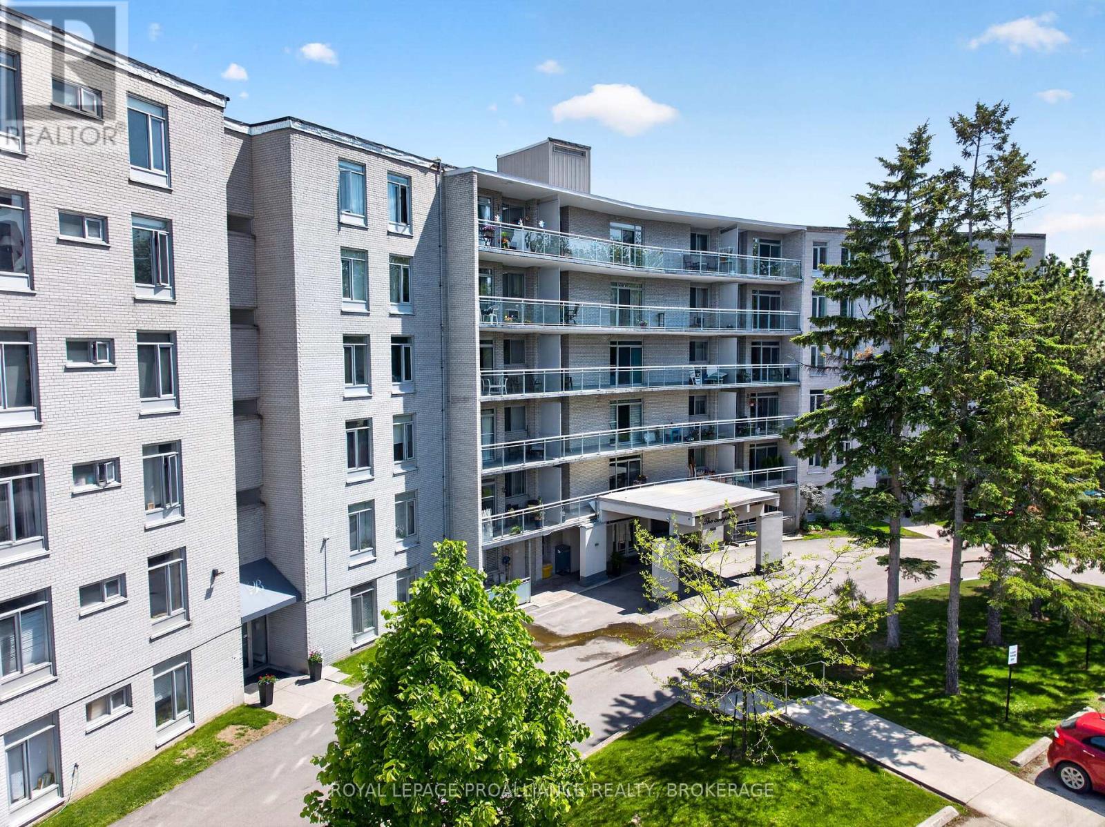 1 Mowat Avenue — photo 4