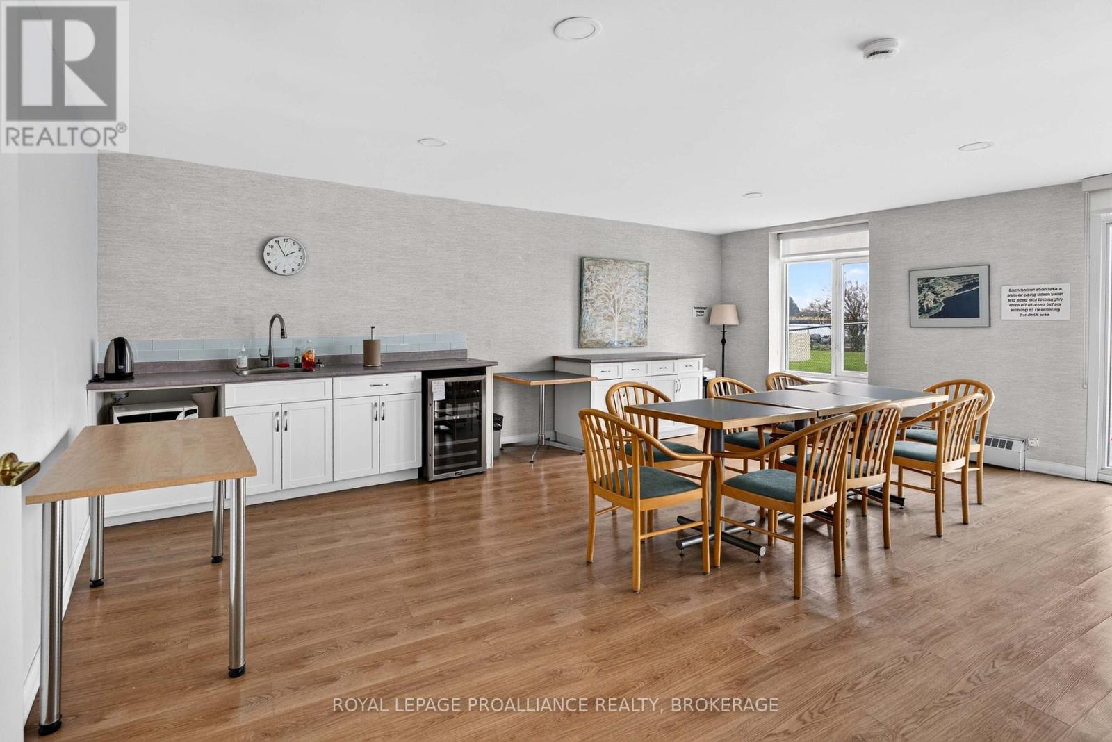 1 Mowat Avenue — photo 8