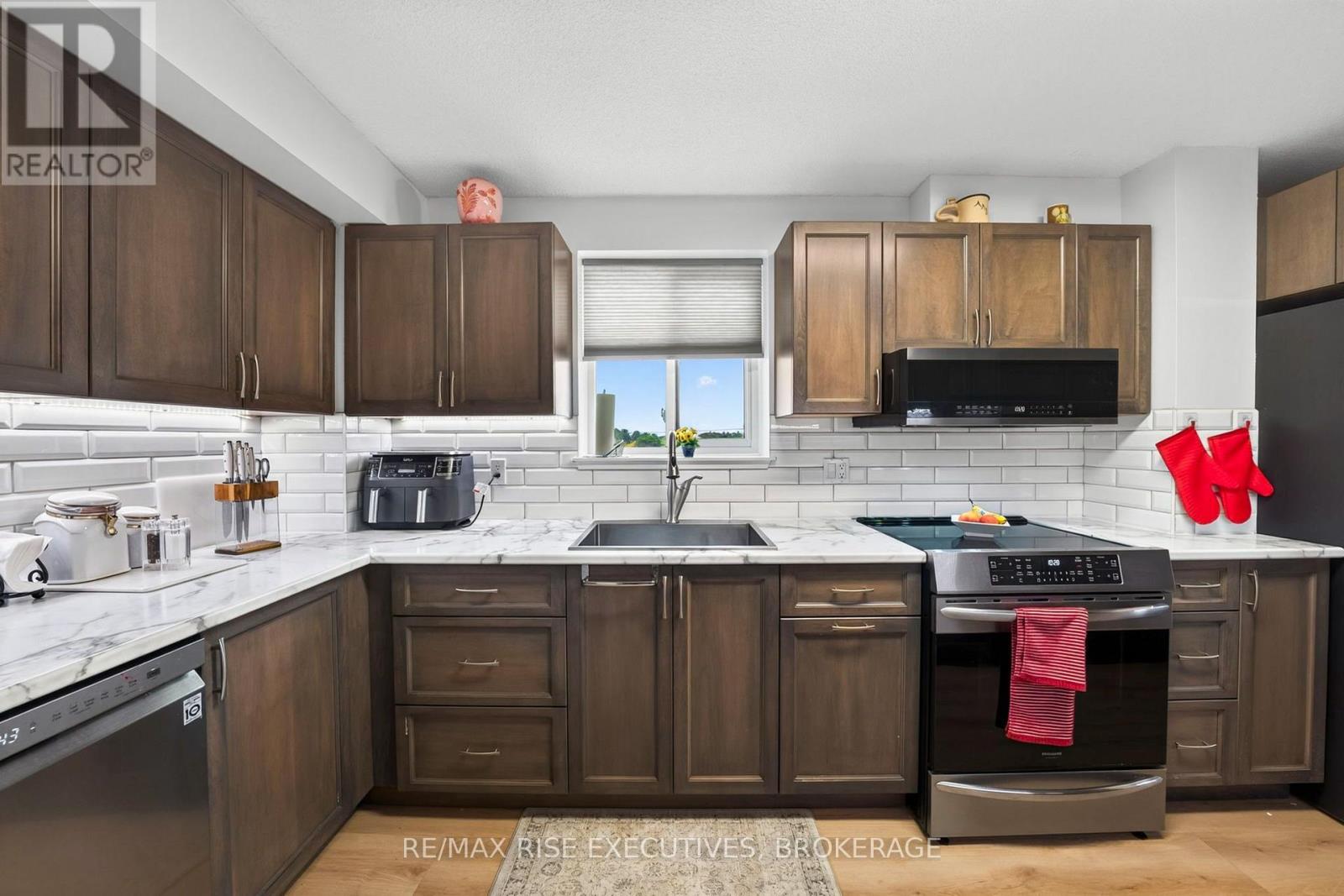 257 Bath Road — photo 12