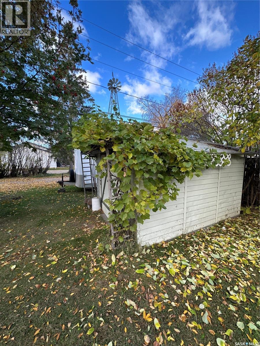 418 Railway AVENUE - 33