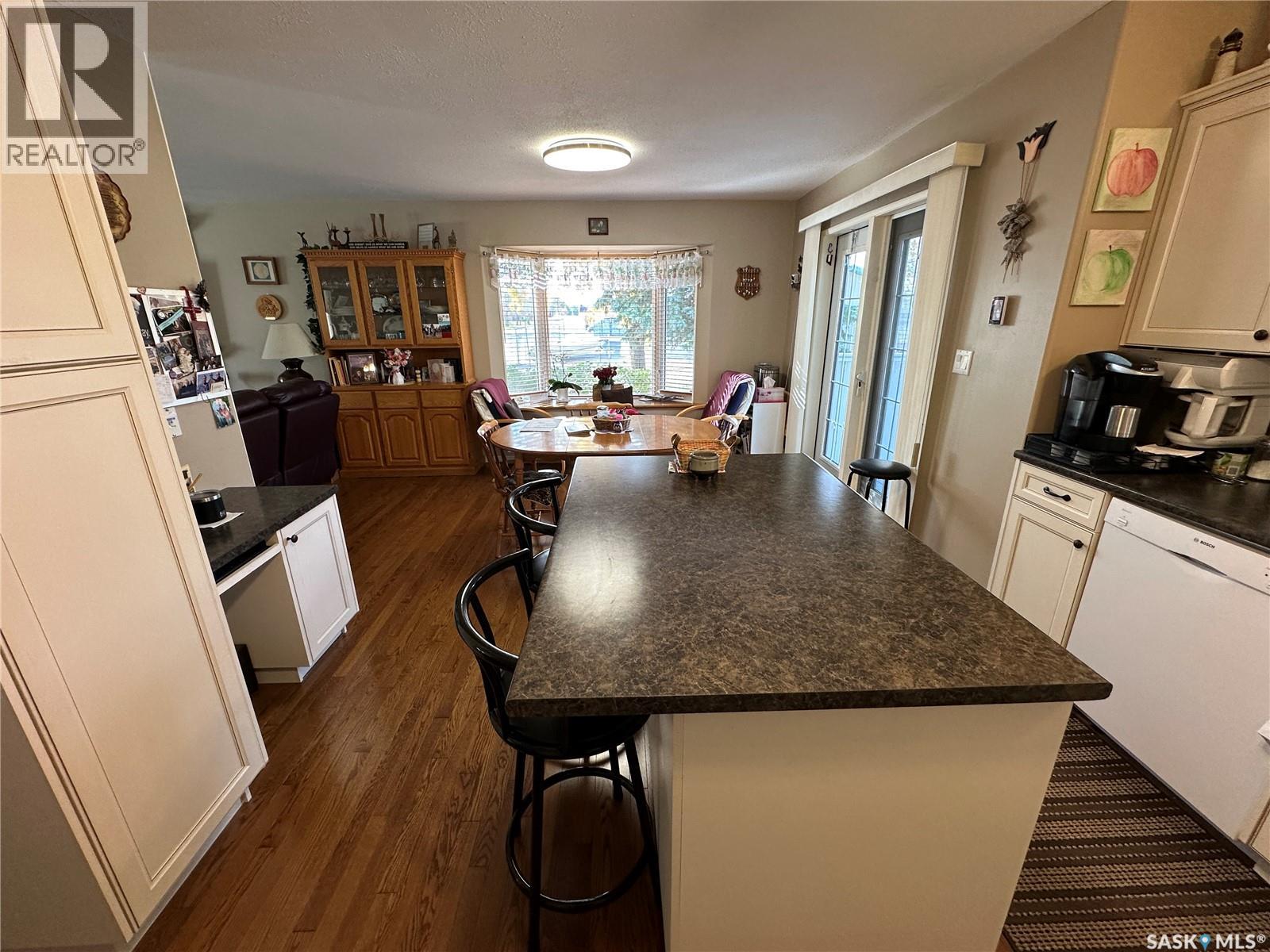 418 Railway AVENUE - 7
