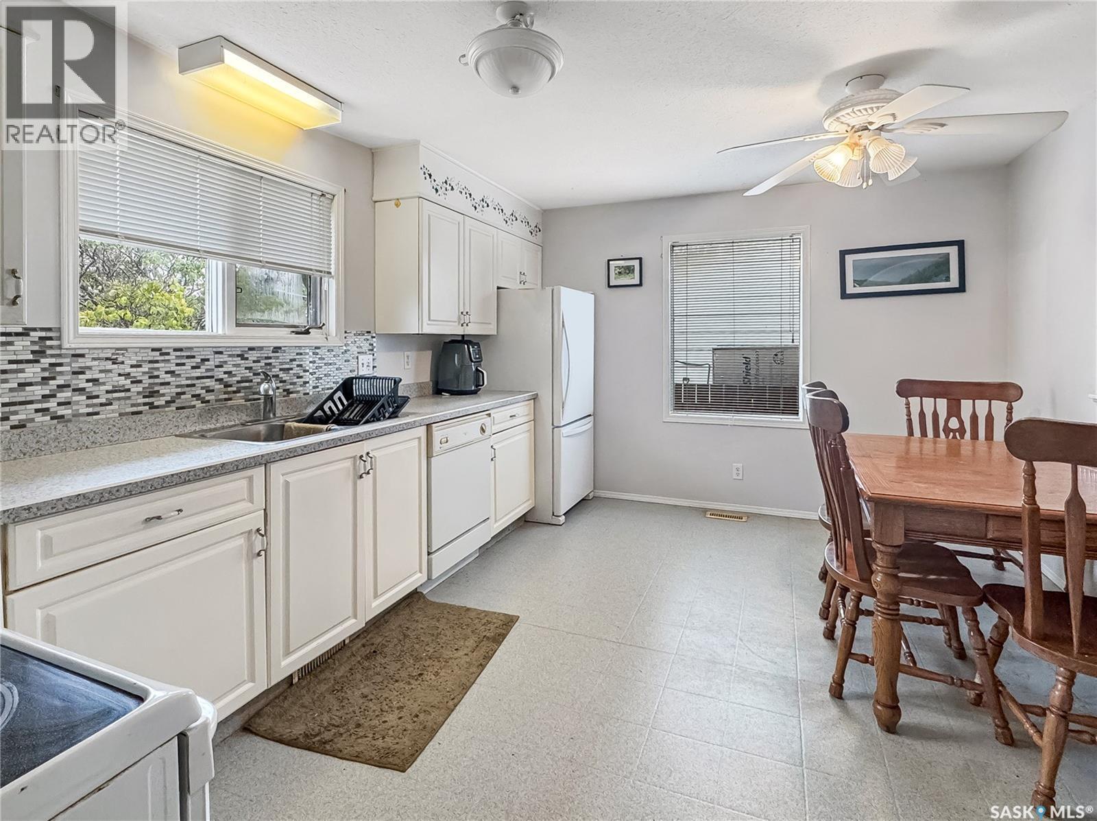 117 Hudek AVENUE W - 2