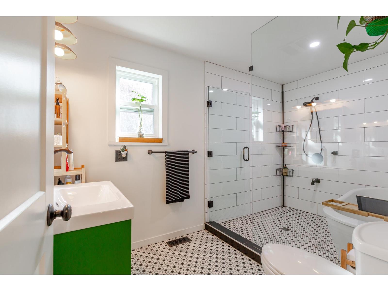 Photo of 4958 198B STREET 26