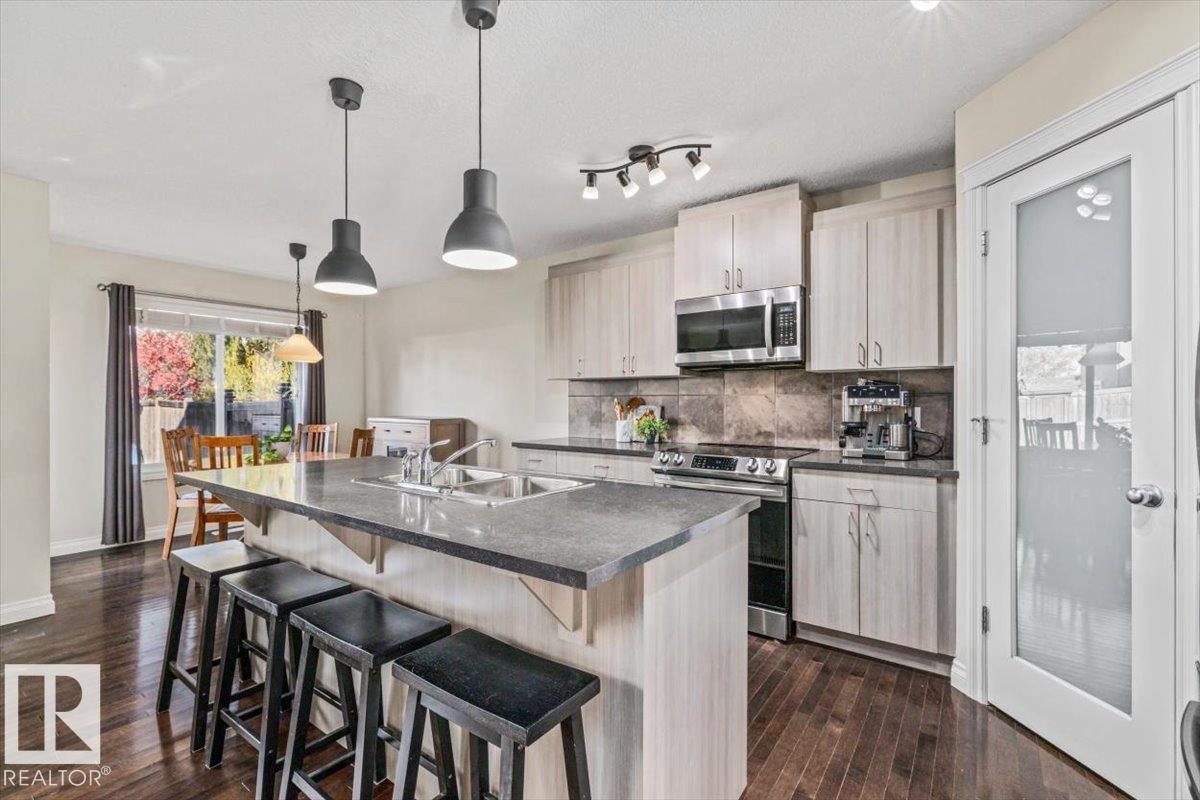 139 Calvert Wynd, South Pointe — photo 8 of 30: Property photo