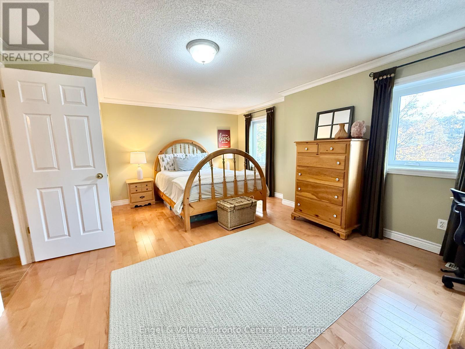 #9 920 EDINBURGH ROAD S - 16