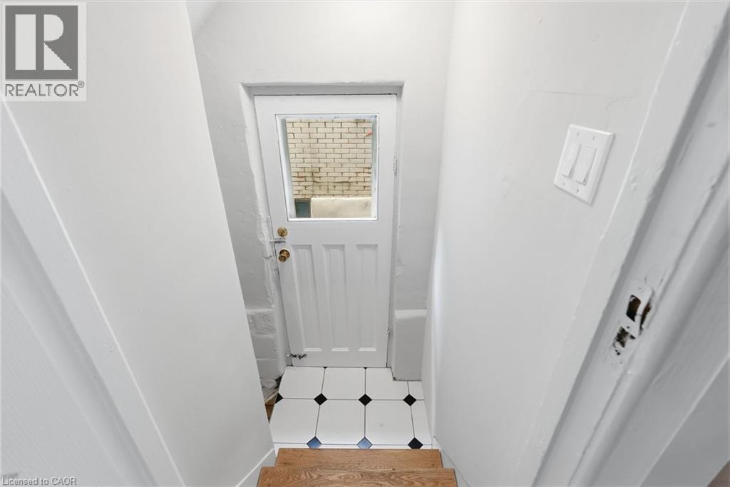 105 Balmoral Avenue North — photo 35