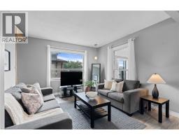 Living room - 3 1/2 Dundonald Street, St  Catharines, ON L2P2A8 Photo 9