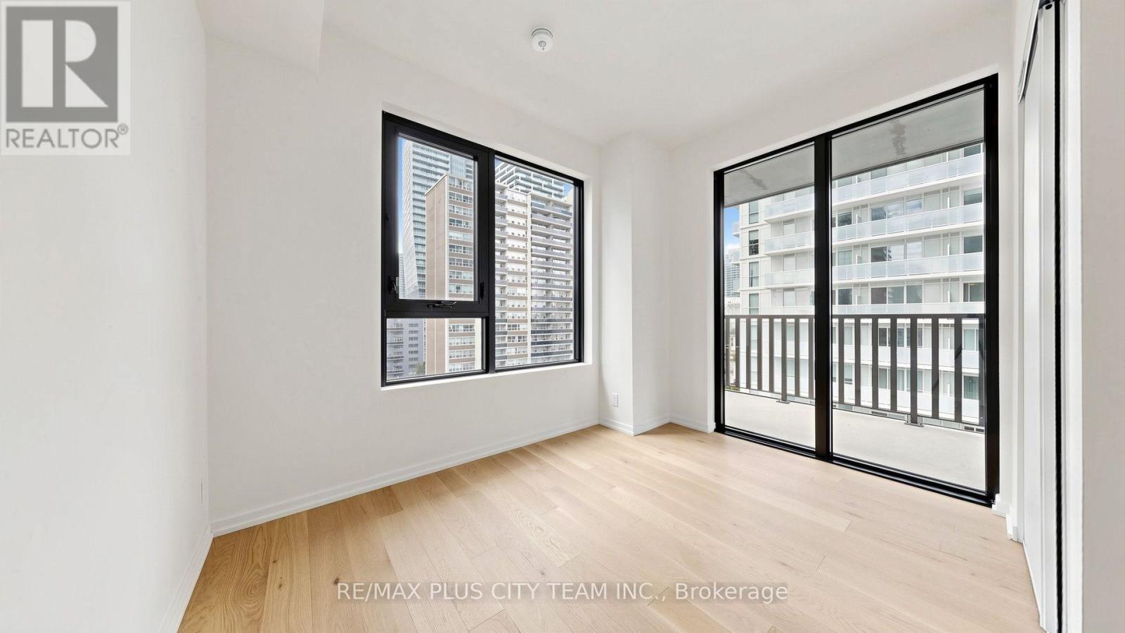 109 Erskine Avenue — photo 15