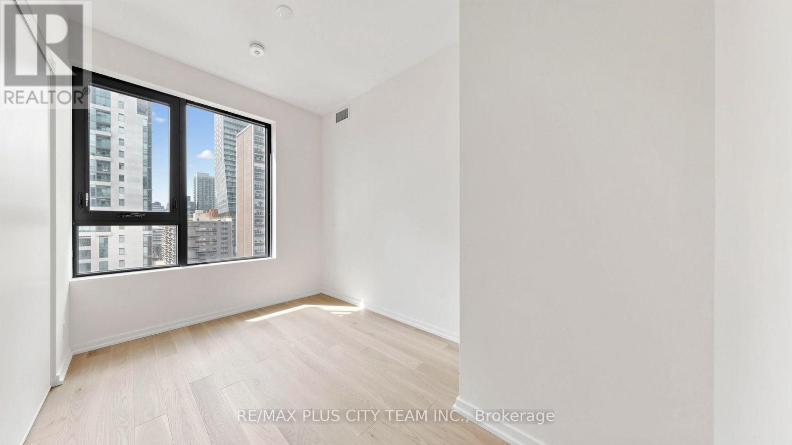 109 Erskine Avenue — photo 20