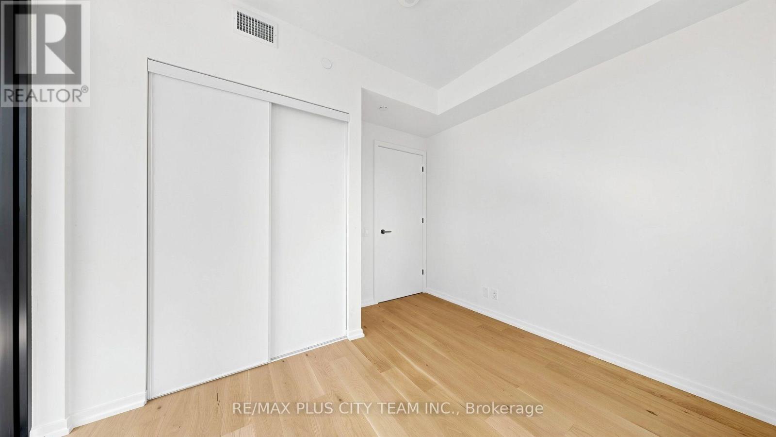 109 Erskine Avenue — photo 21