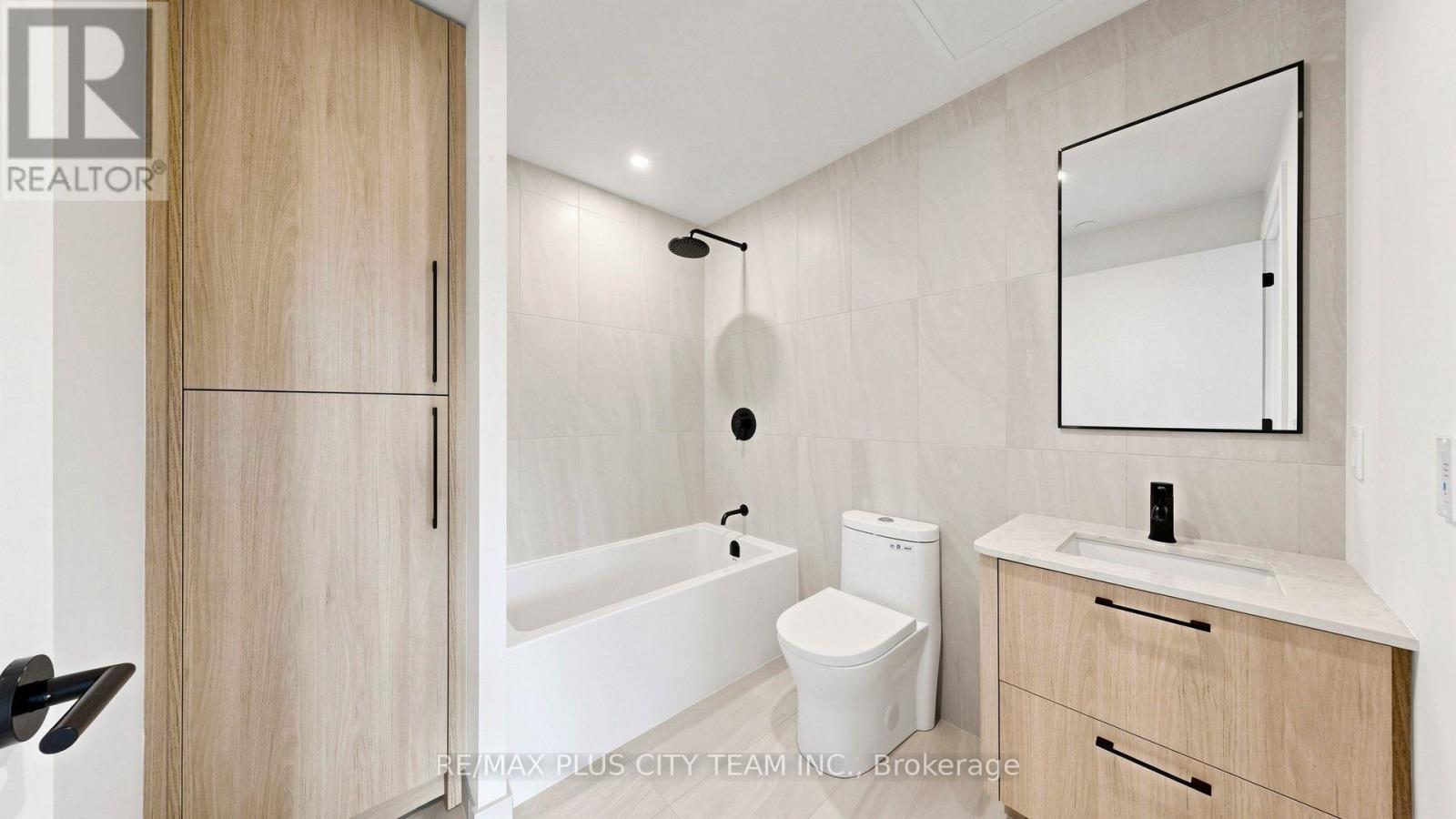 109 Erskine Avenue — photo 23