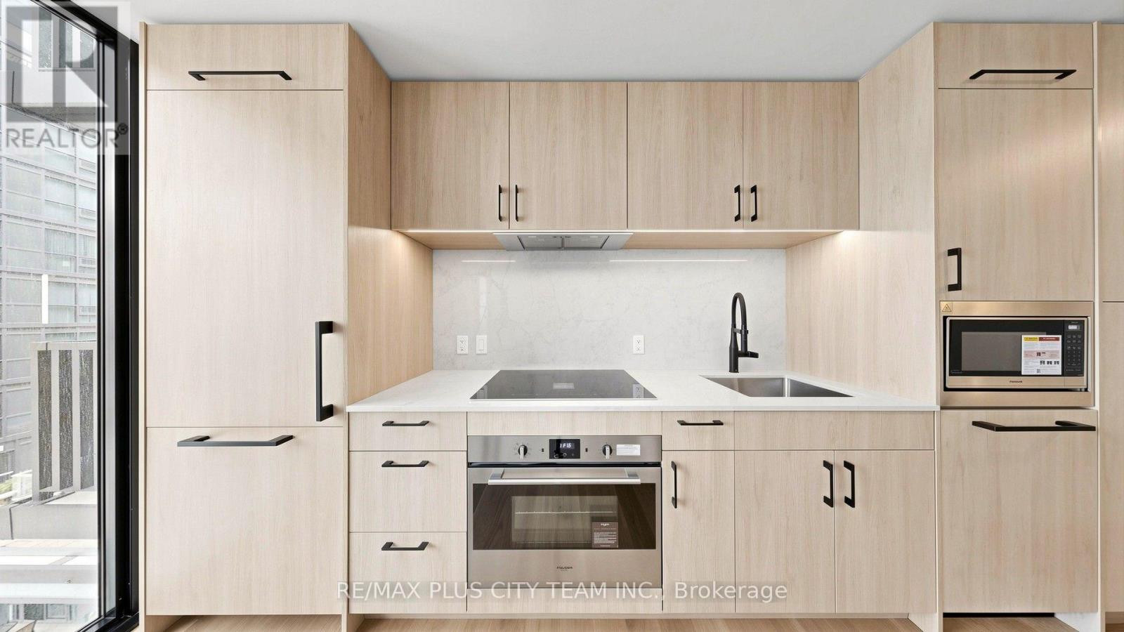 109 Erskine Avenue — photo 8