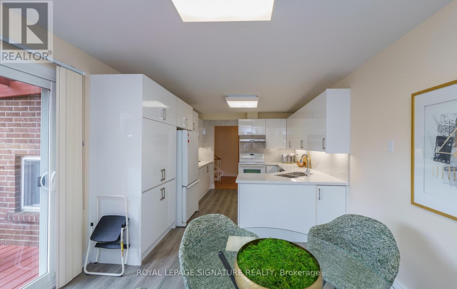 68 ELLENHALL SQUARE - 13