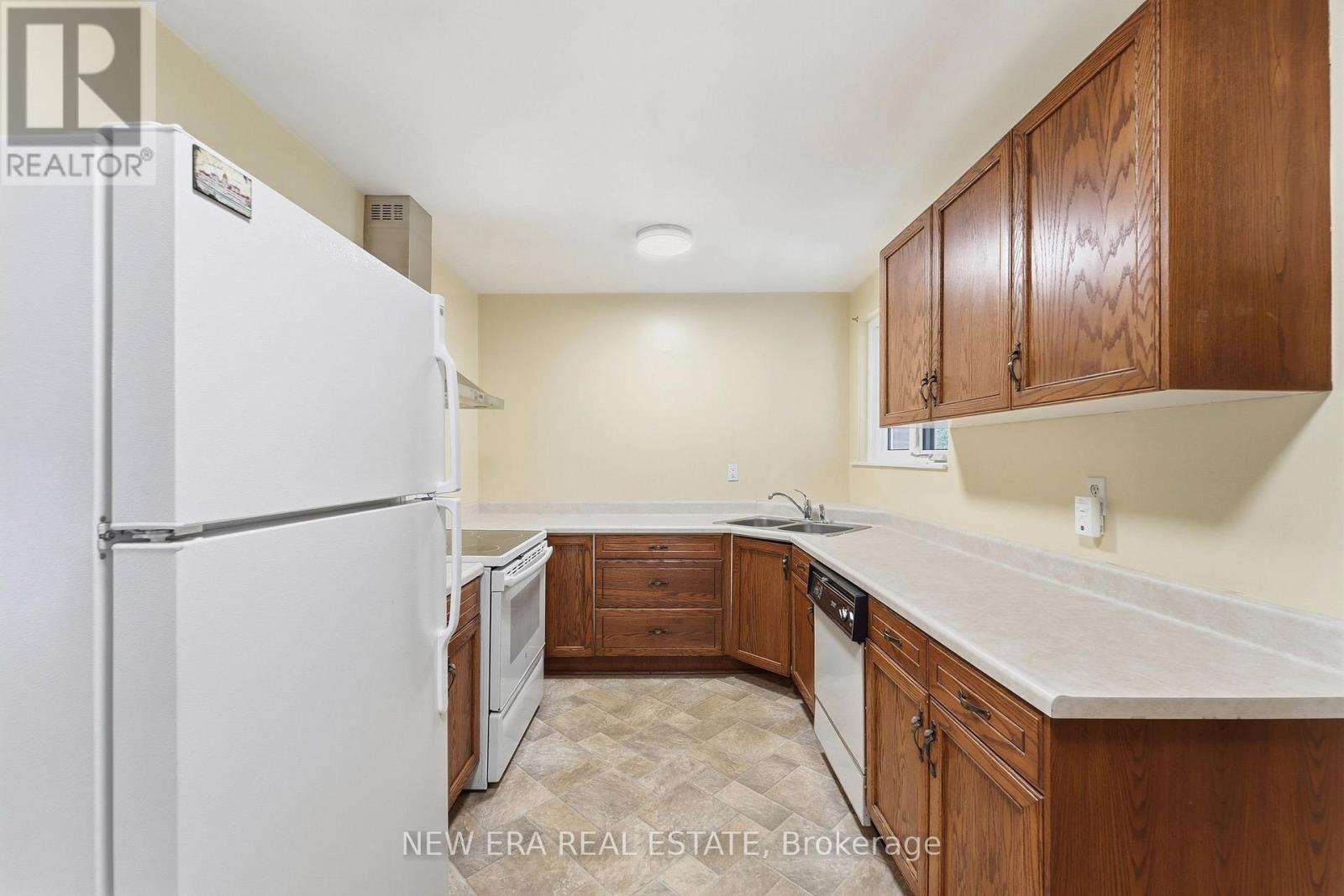 15 Marlena Drive, Toronto, ON photo 18