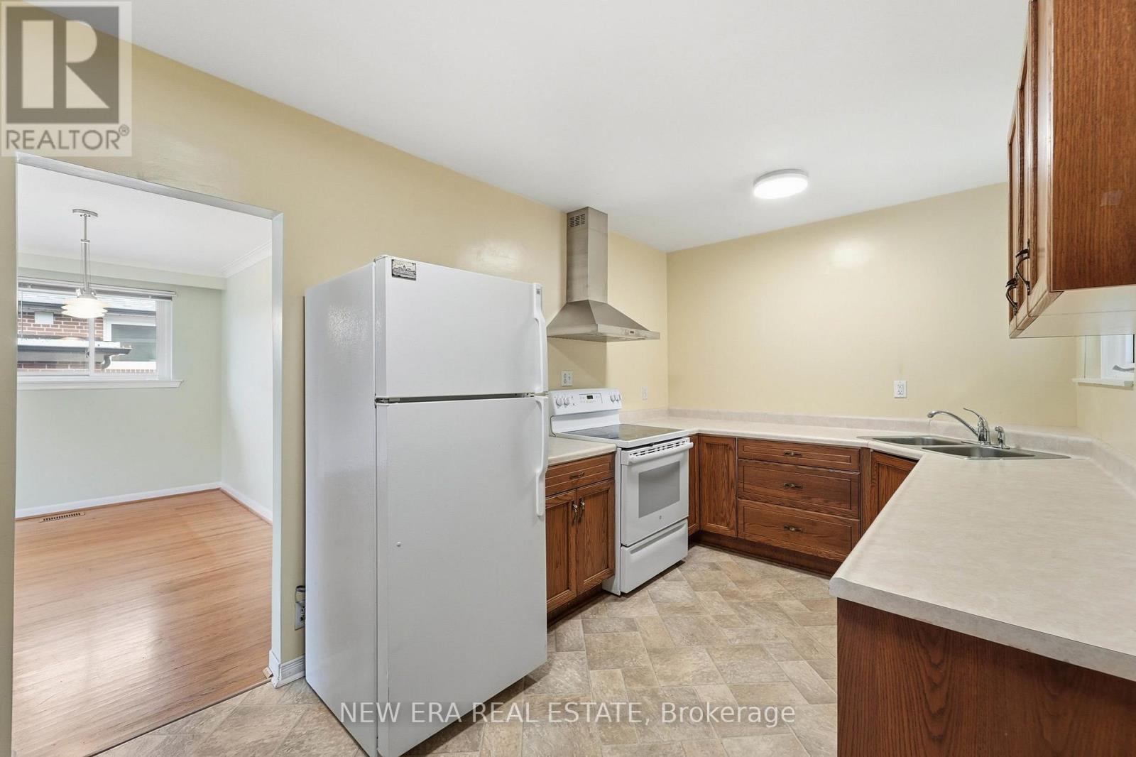 15 Marlena Drive, Toronto, ON photo 19